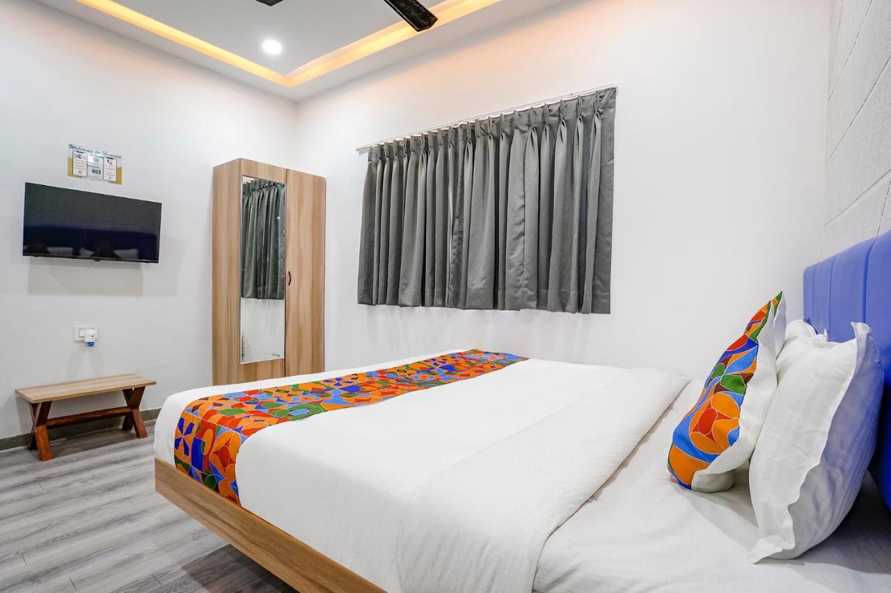 Fabhotel Vrundavan, Athwa Bhatha Екстер'єр фото