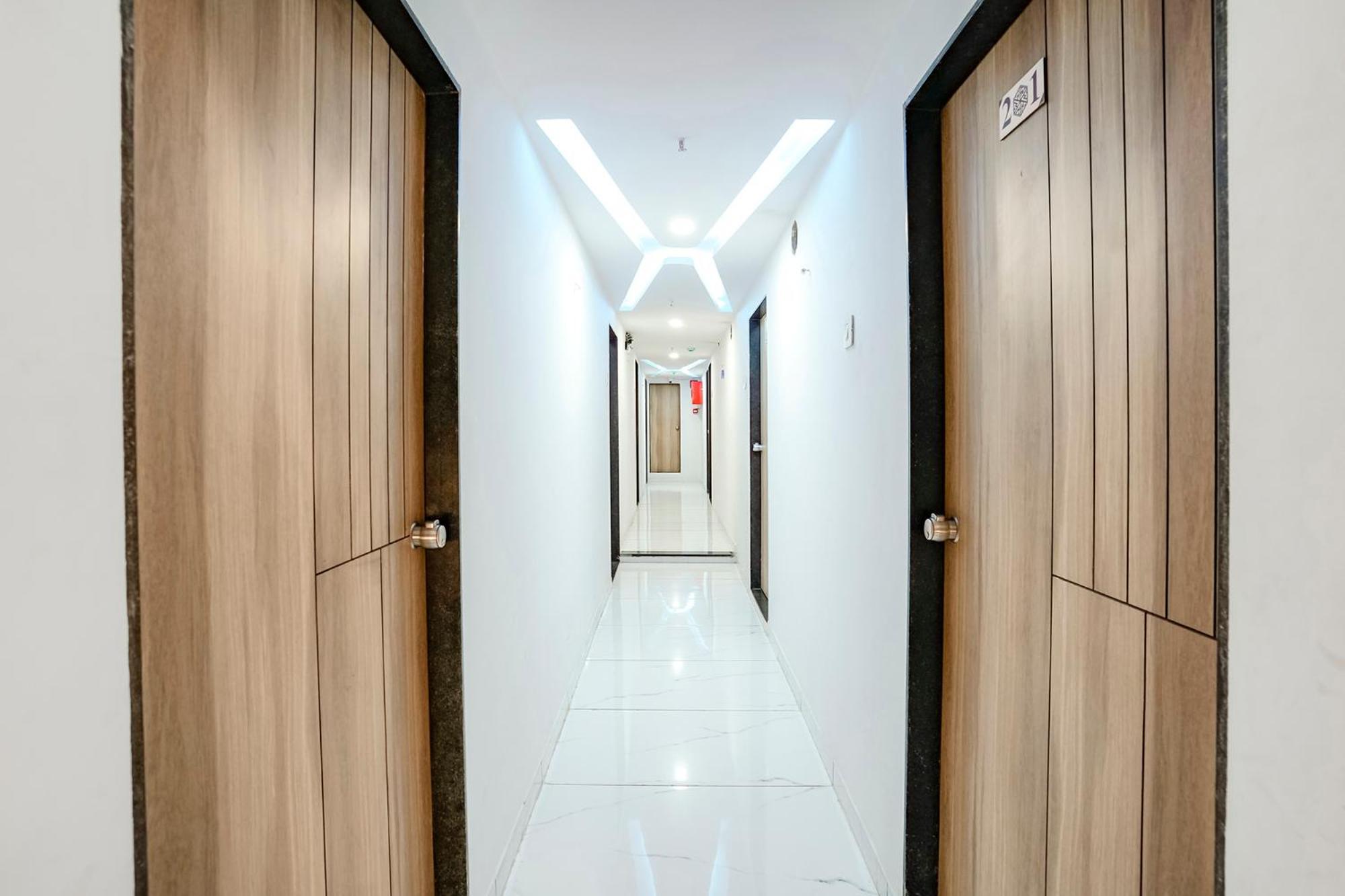 Fabhotel Vrundavan, Athwa Bhatha Екстер'єр фото